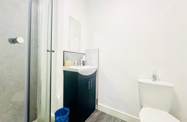 Derby Road, Lenton, Nottingham - Image 2